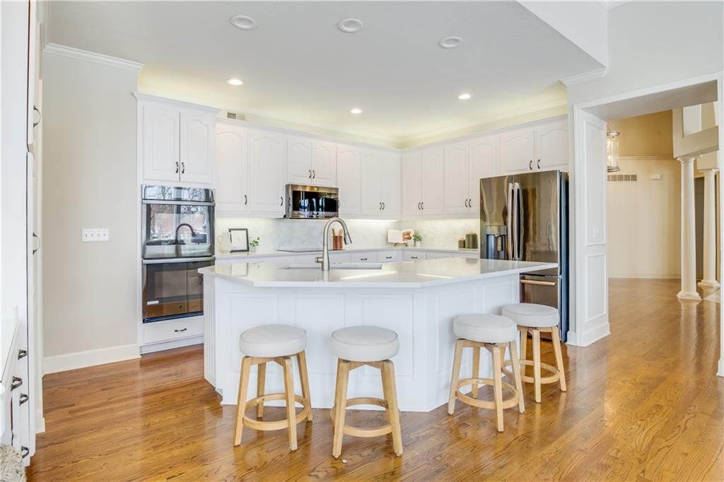 708 NE Lake Pointe Drive — photo 22