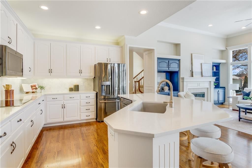 708 NE Lake Pointe Drive — photo 23