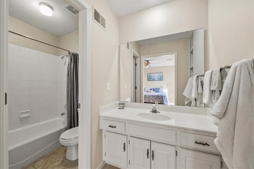 708 NE Lake Pointe Drive — photo 29