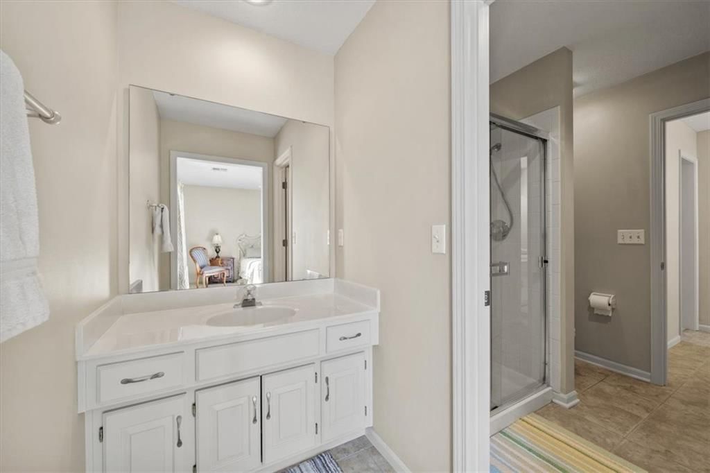 708 NE Lake Pointe Drive — photo 33