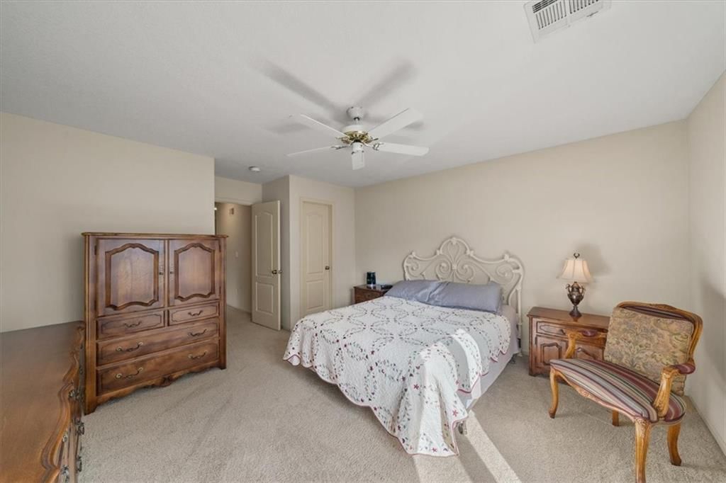 708 NE Lake Pointe Drive — photo 34