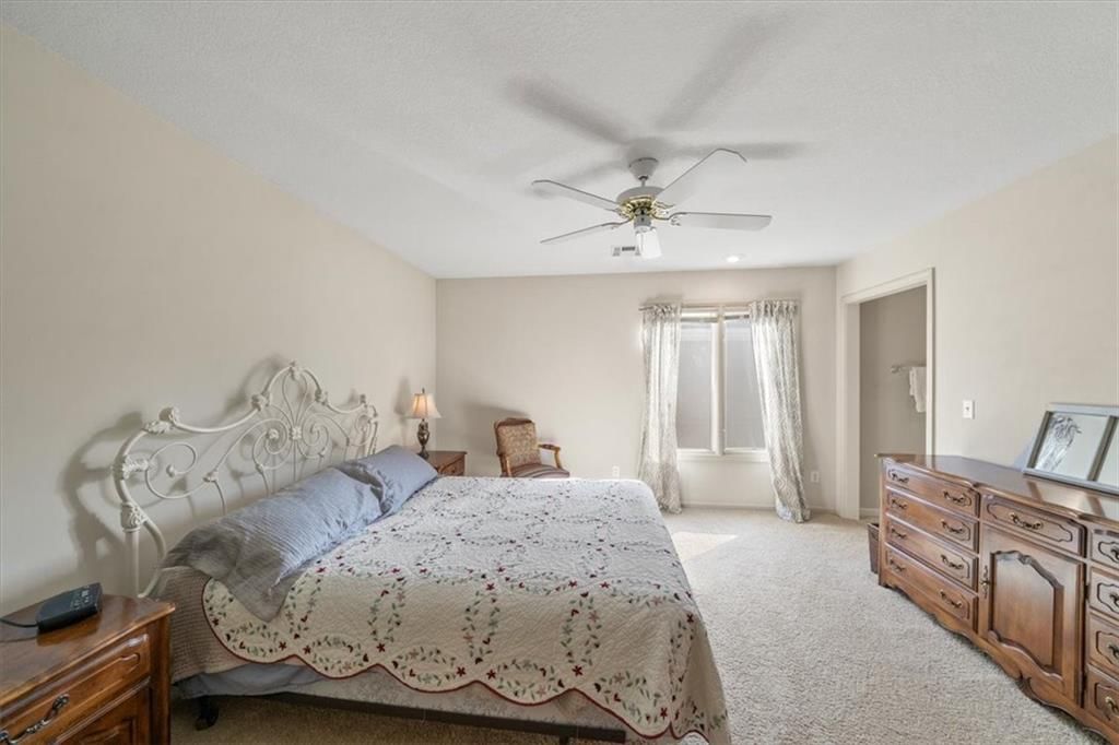 708 NE Lake Pointe Drive — photo 35