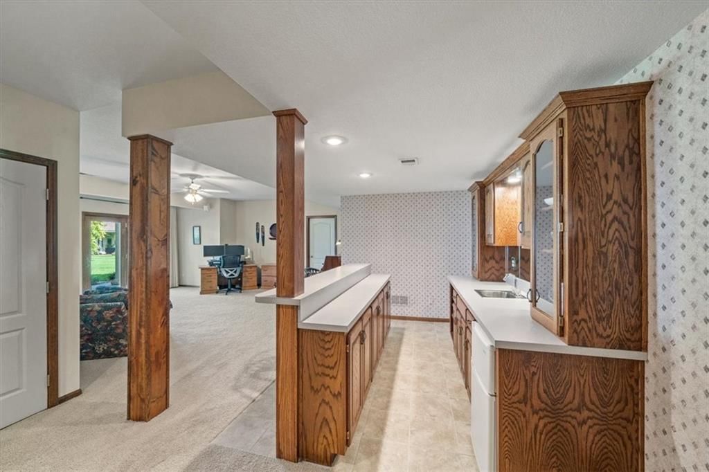 708 NE Lake Pointe Drive — photo 36