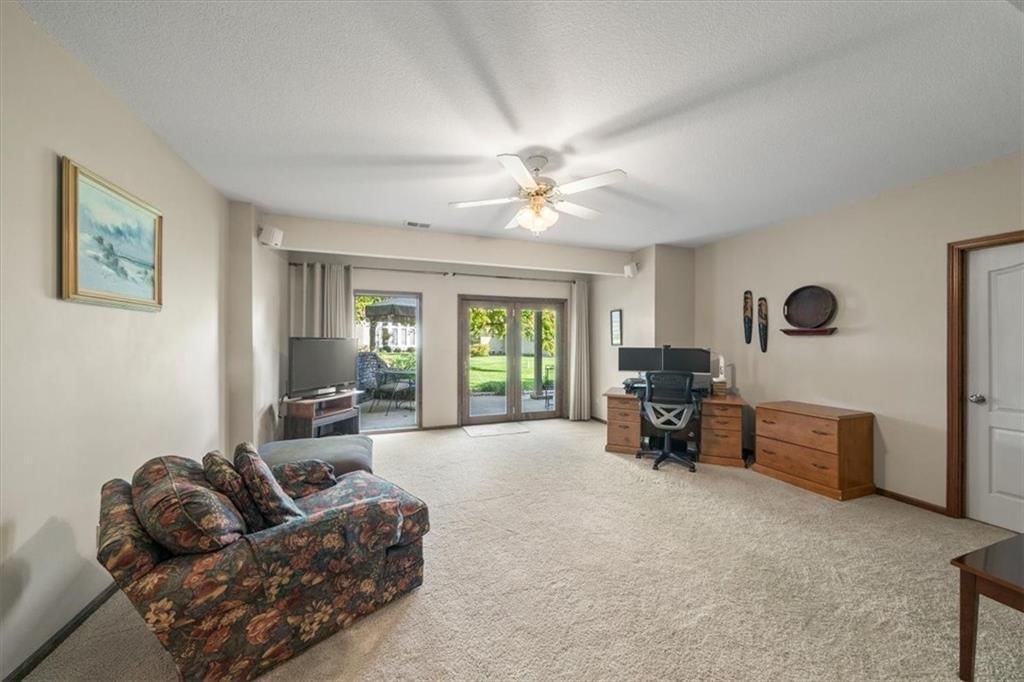 708 NE Lake Pointe Drive — photo 37