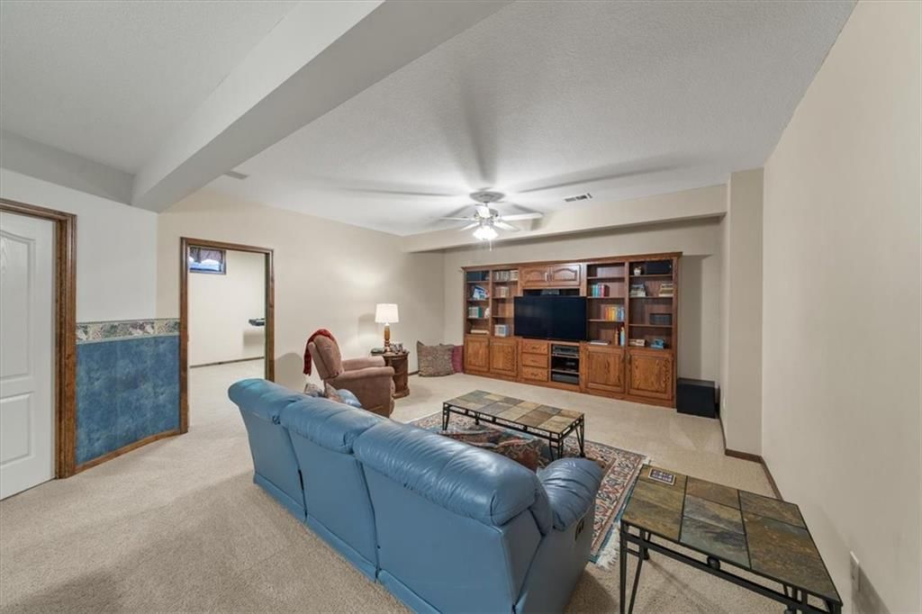 708 NE Lake Pointe Drive — photo 40