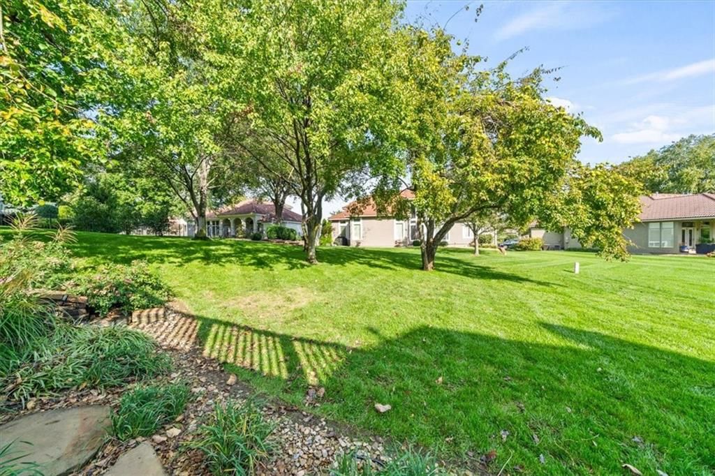 708 NE Lake Pointe Drive — photo 44