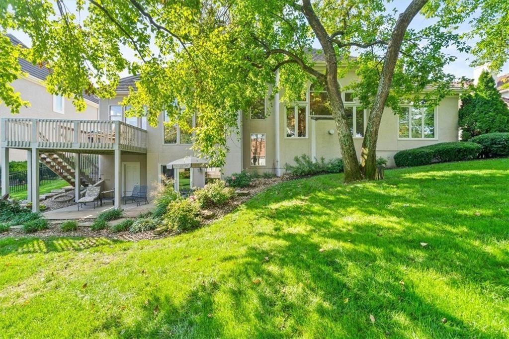 708 NE Lake Pointe Drive — photo 47