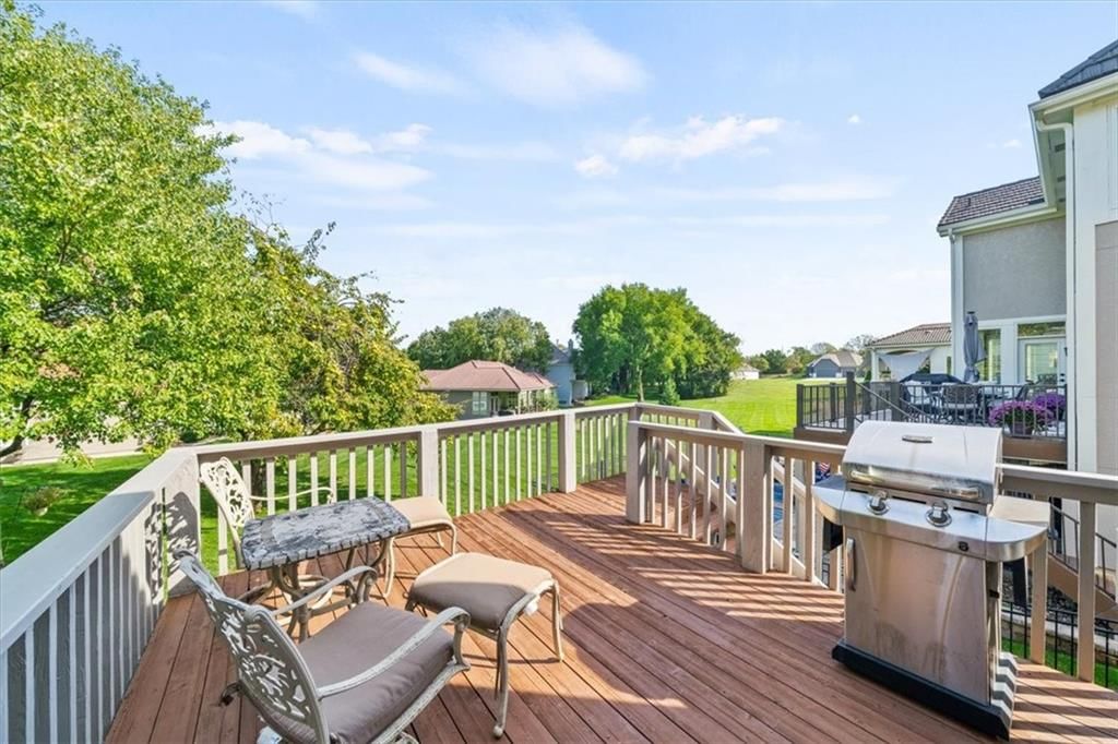 708 NE Lake Pointe Drive — photo 48