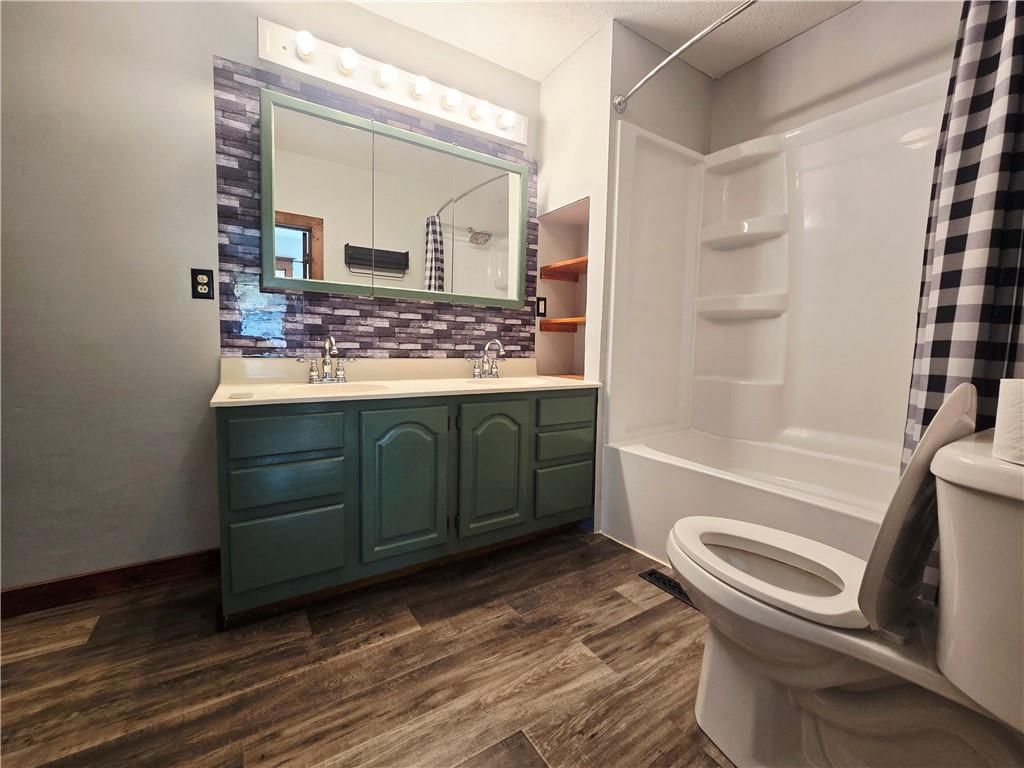 310 W Clay Street — photo 7