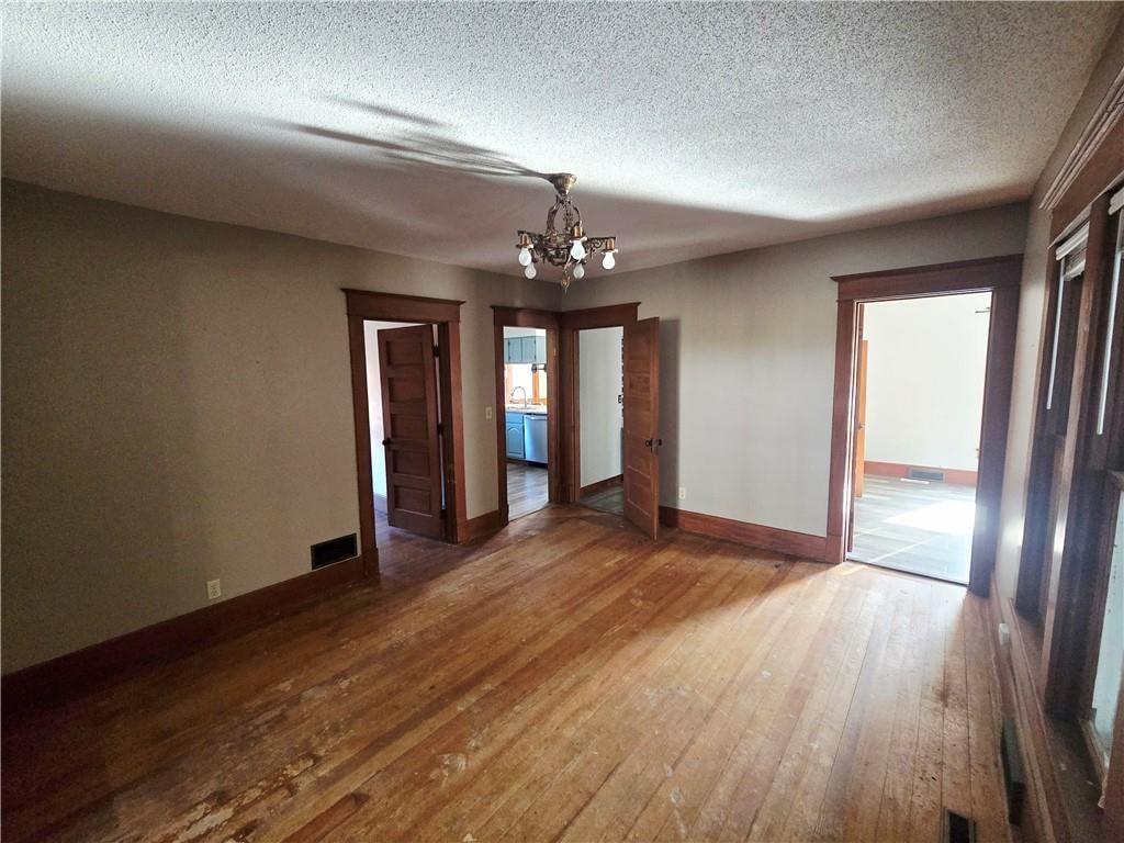 310 W Clay Street — photo 9