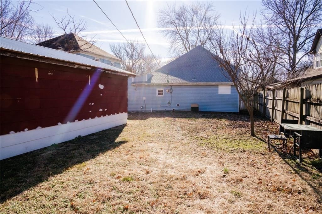 2405 Grand Avenue — photo 19