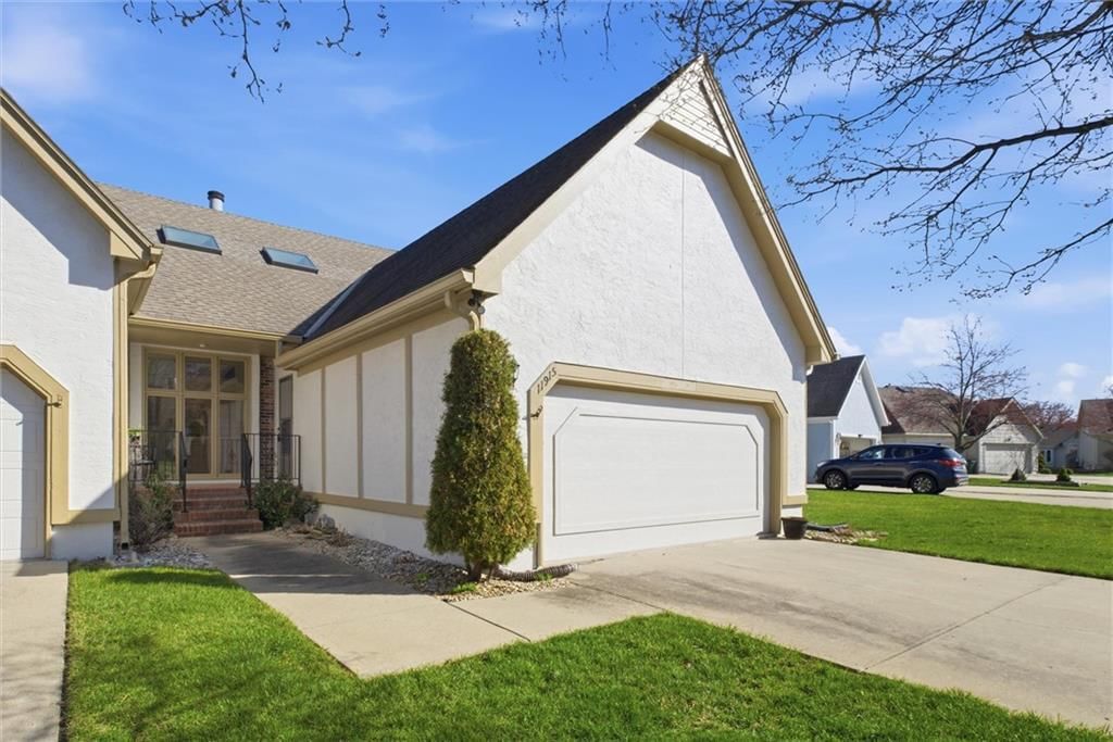 11915 Grandview Street, Overland Park, KS