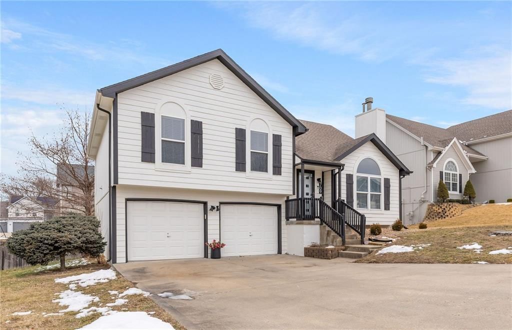 709 Red Maple Drive — photo 2