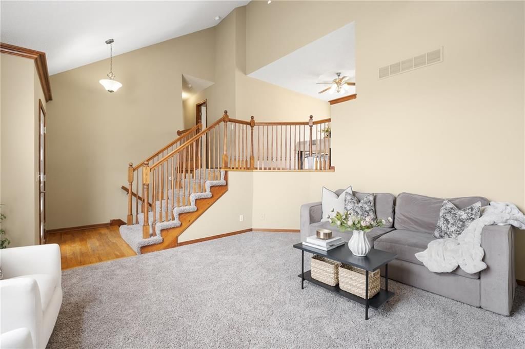 709 Red Maple Drive — photo 8