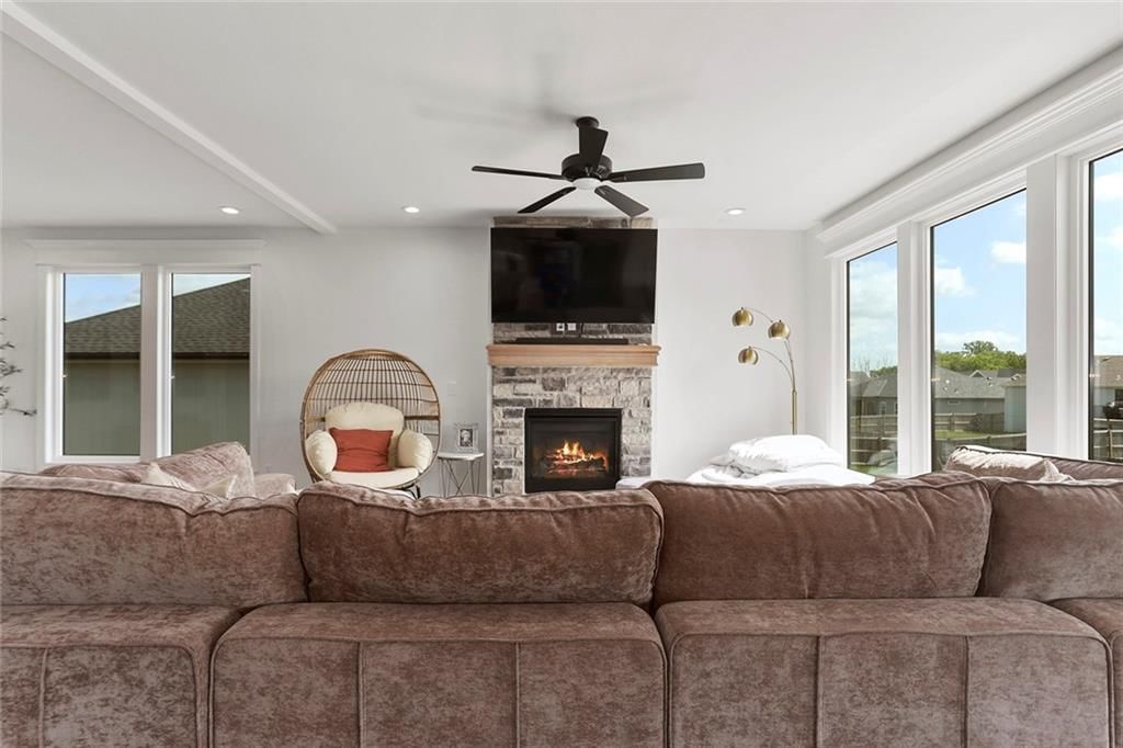 601 SW Meadowood Drive — photo 9