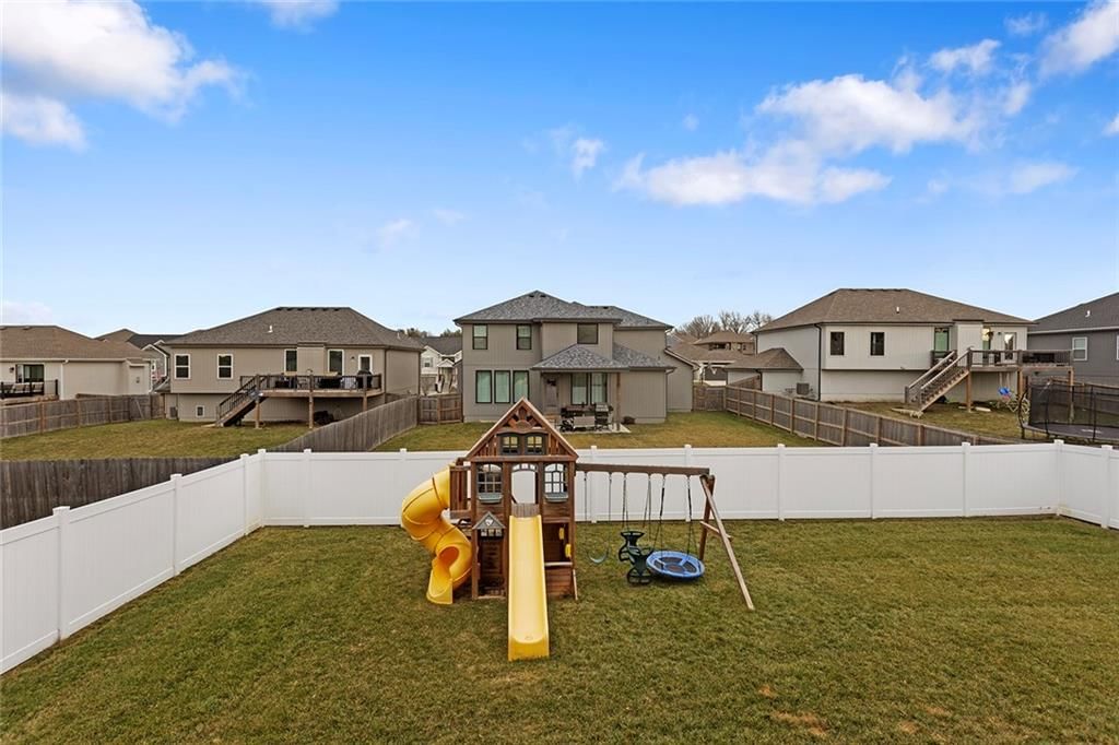 601 SW Meadowood Drive — photo 48