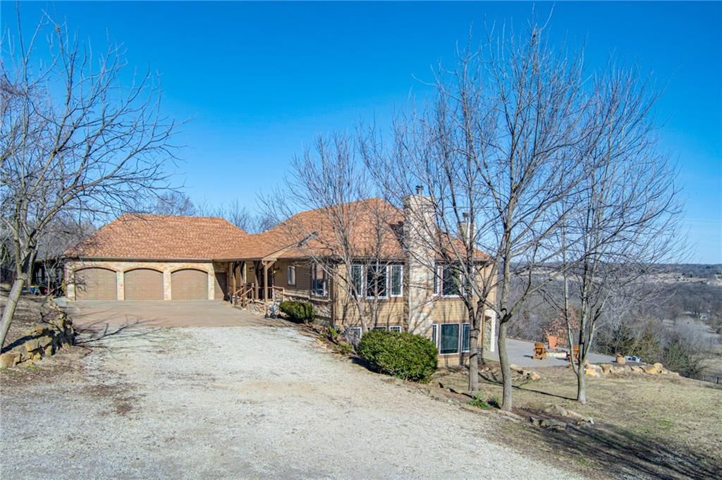 22528 Hatchell Road, Tonganoxie, KS