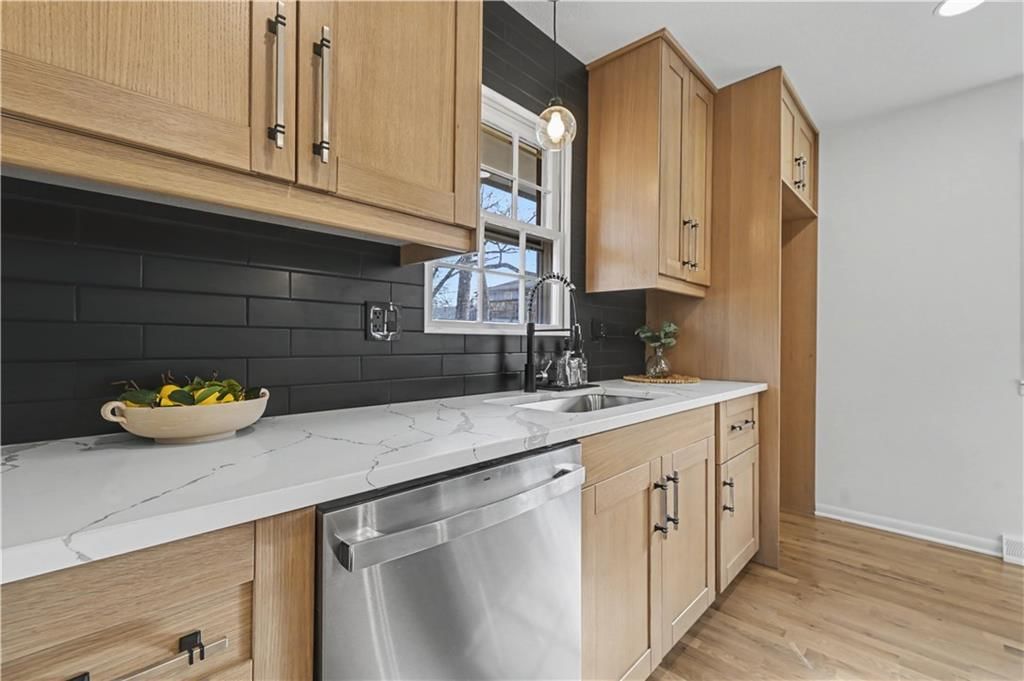 5719 Farley Street — photo 4