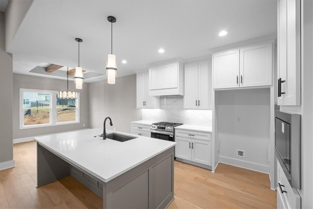 720 NE Lone Hill Drive — photo 9