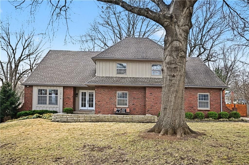 12716 Oakmont Drive, Kansas City, MO
