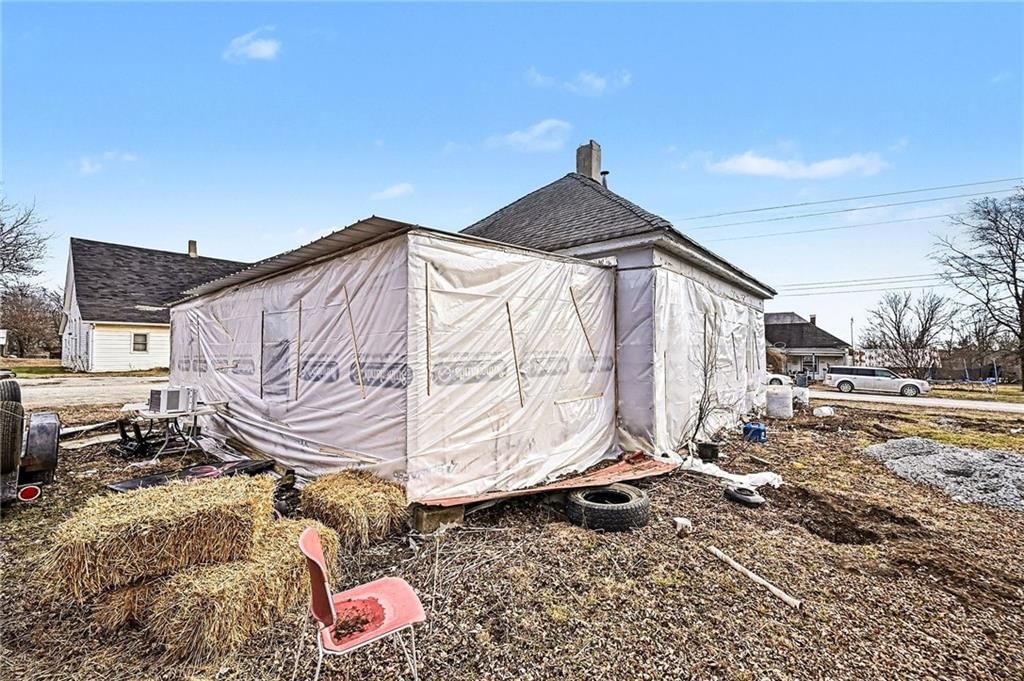 313 E 3rd Street — photo 8