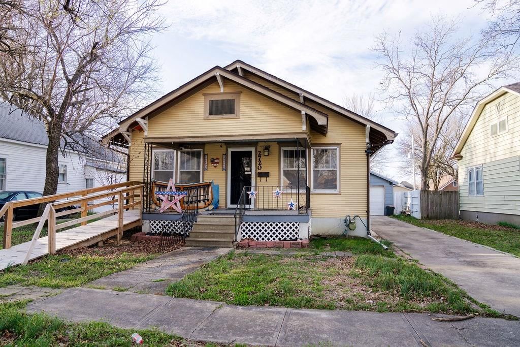 2720 Clark Avenue — photo 1