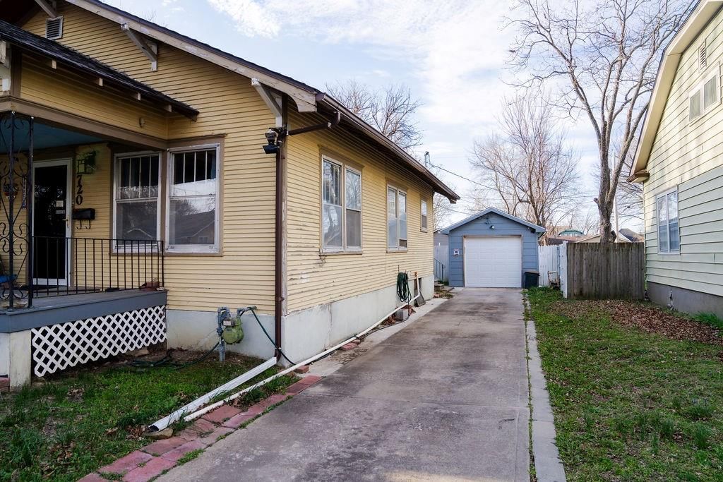 2720 Clark Avenue — photo 2