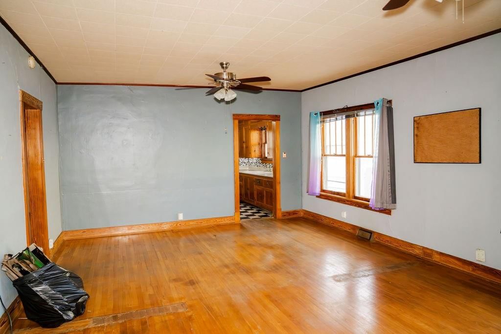 2720 Clark Avenue — photo 4