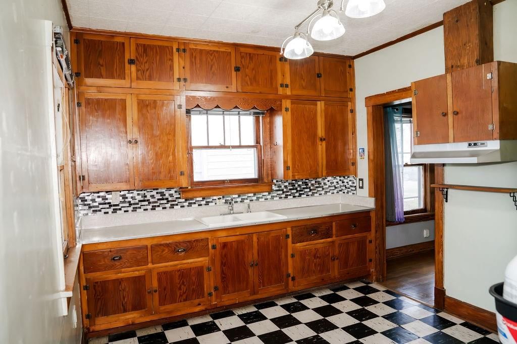 2720 Clark Avenue — photo 7