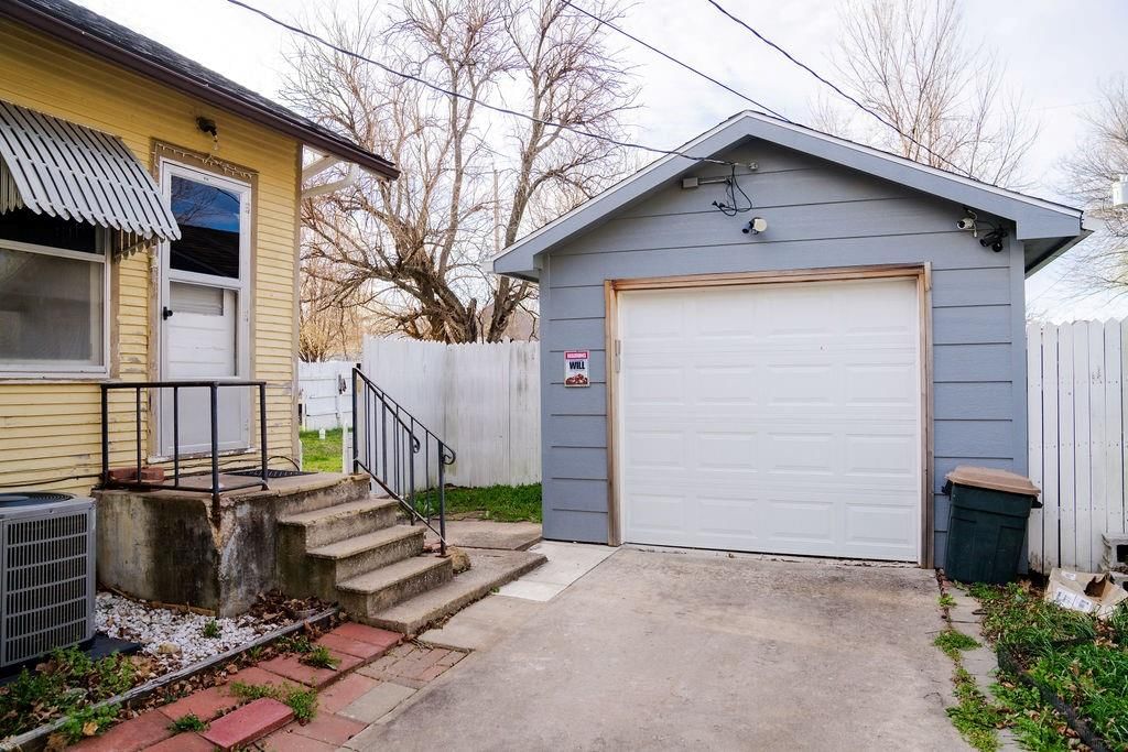 2720 Clark Avenue — photo 17