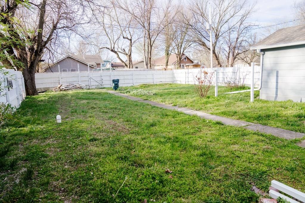 2720 Clark Avenue — photo 18