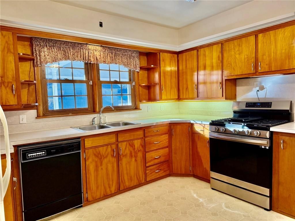 320 W Torrance Street — photo 16