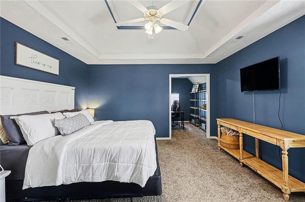 527 E BLUEBIRD Street — photo 2