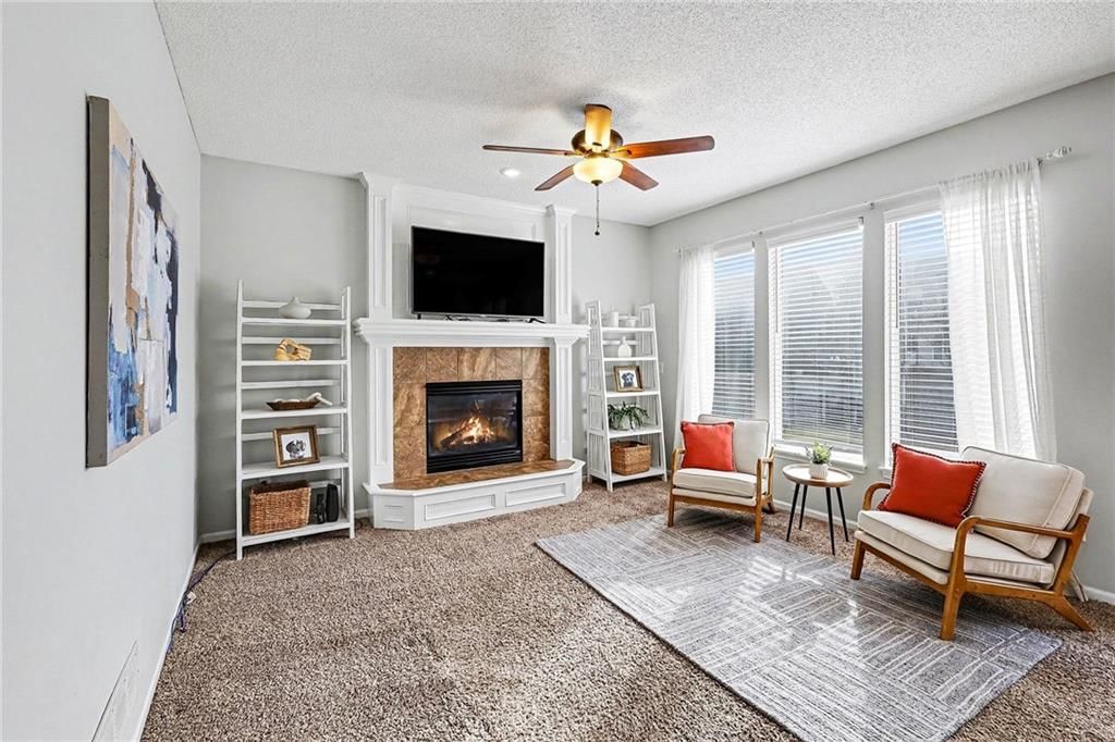 527 E BLUEBIRD Street — photo 4