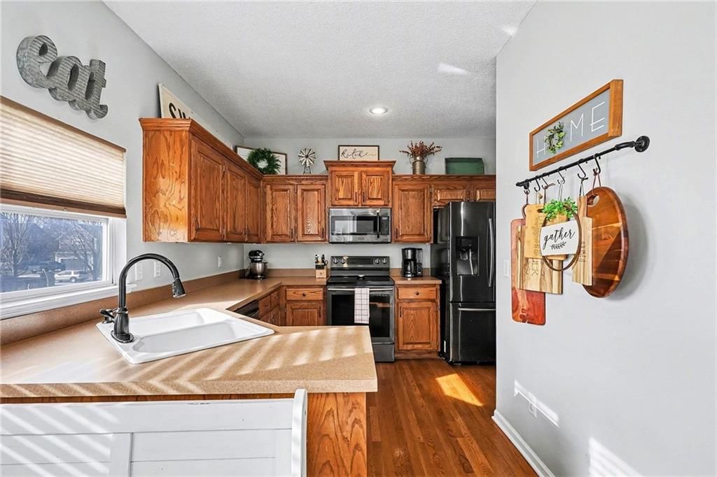527 E BLUEBIRD Street — photo 8