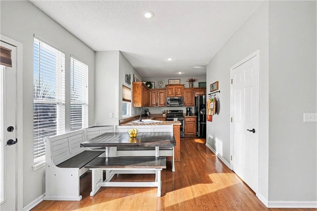 527 E BLUEBIRD Street — photo 10