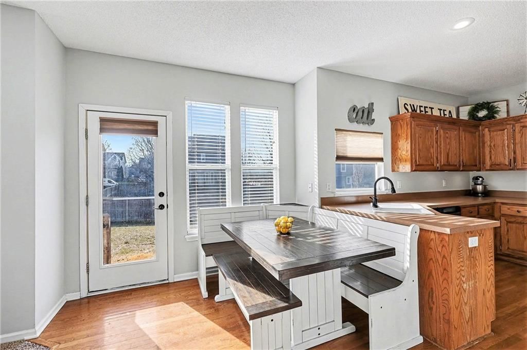 527 E BLUEBIRD Street — photo 11