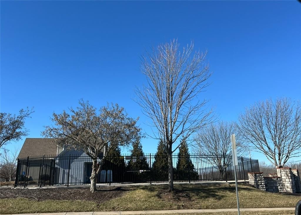527 E BLUEBIRD Street — photo 28