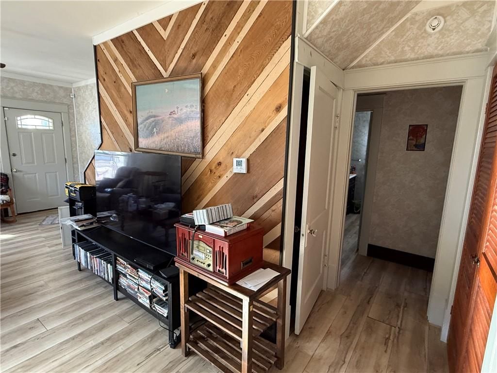 1314 W 5th Street — photo 2