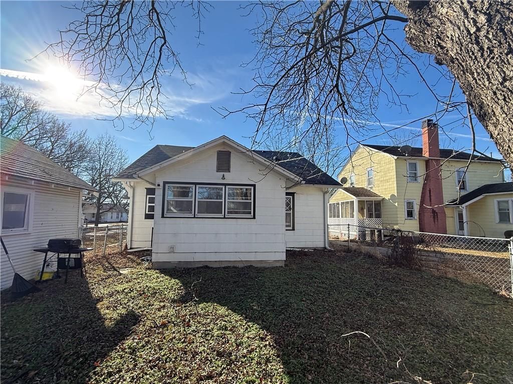 1314 W 5th Street — photo 28