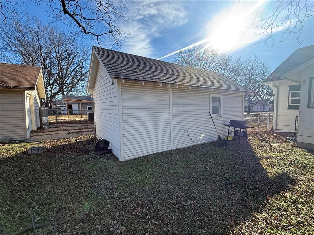 1314 W 5th Street — photo 29
