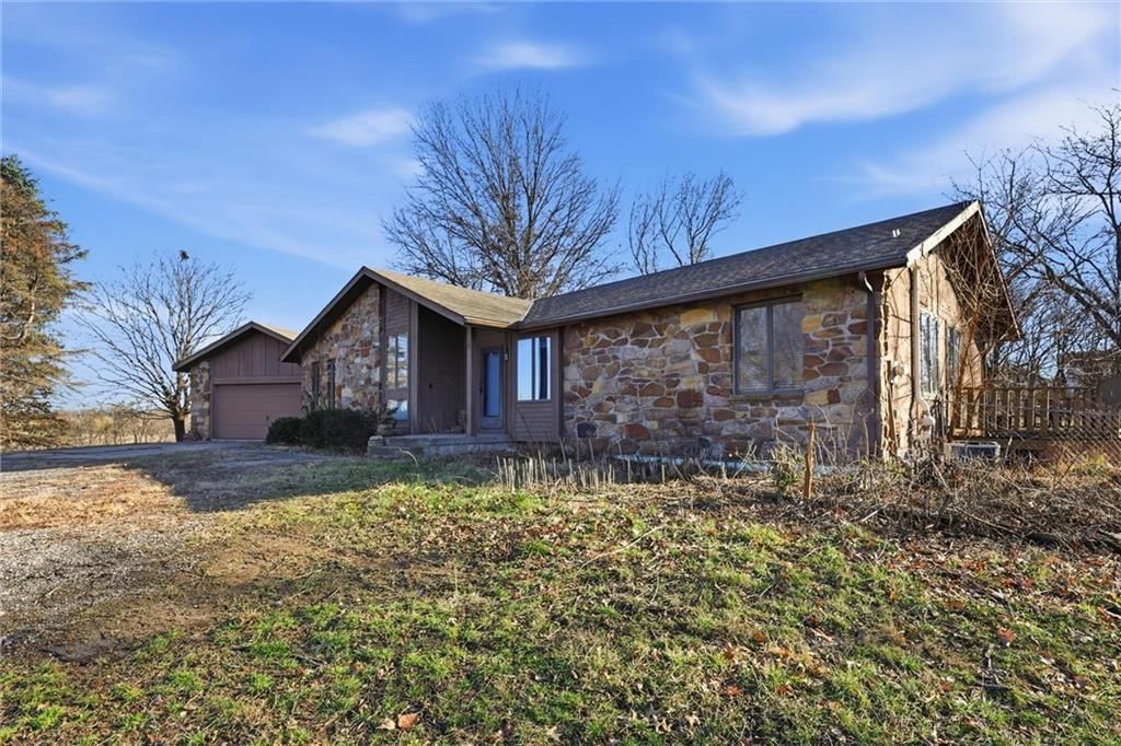 5725 Malcolm Lake Road — photo 3