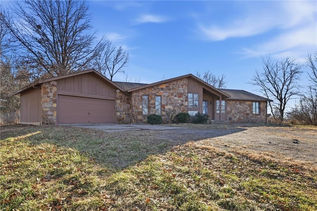 5725 Malcolm Lake Road — photo 4