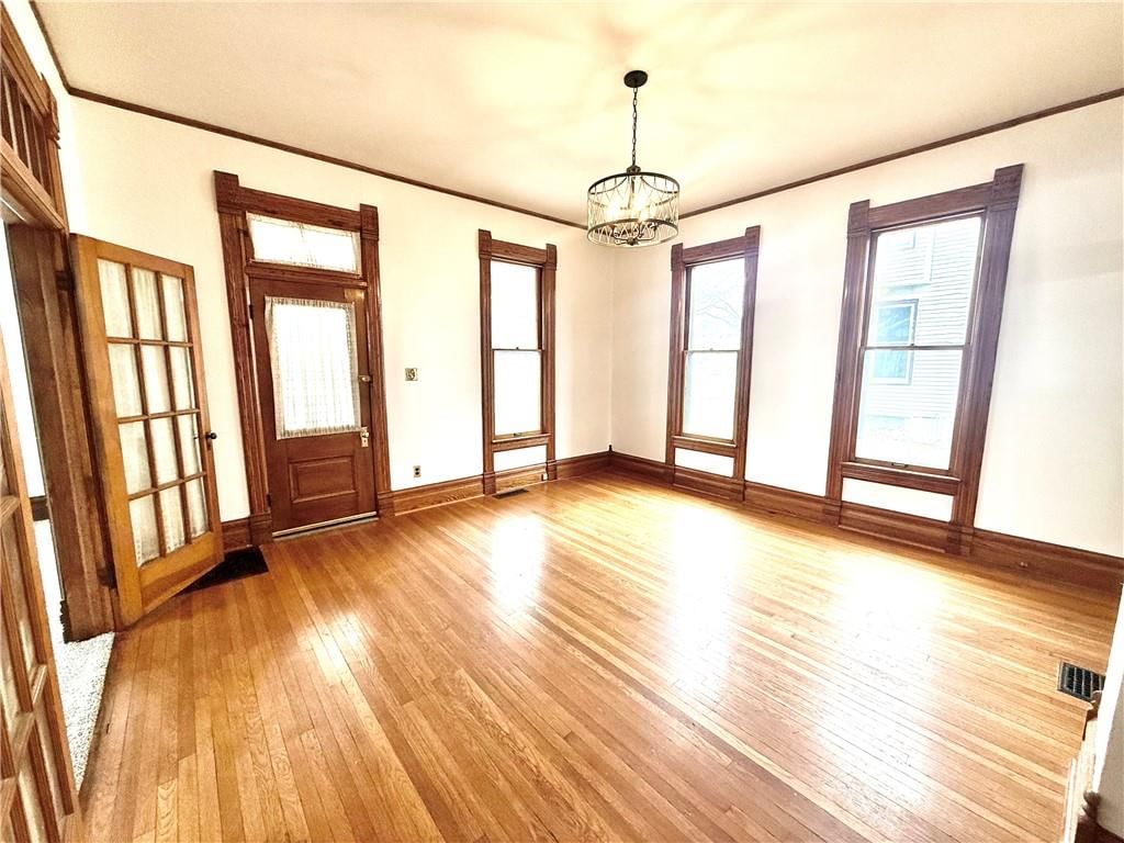 335 E 4TH Street — photo 2