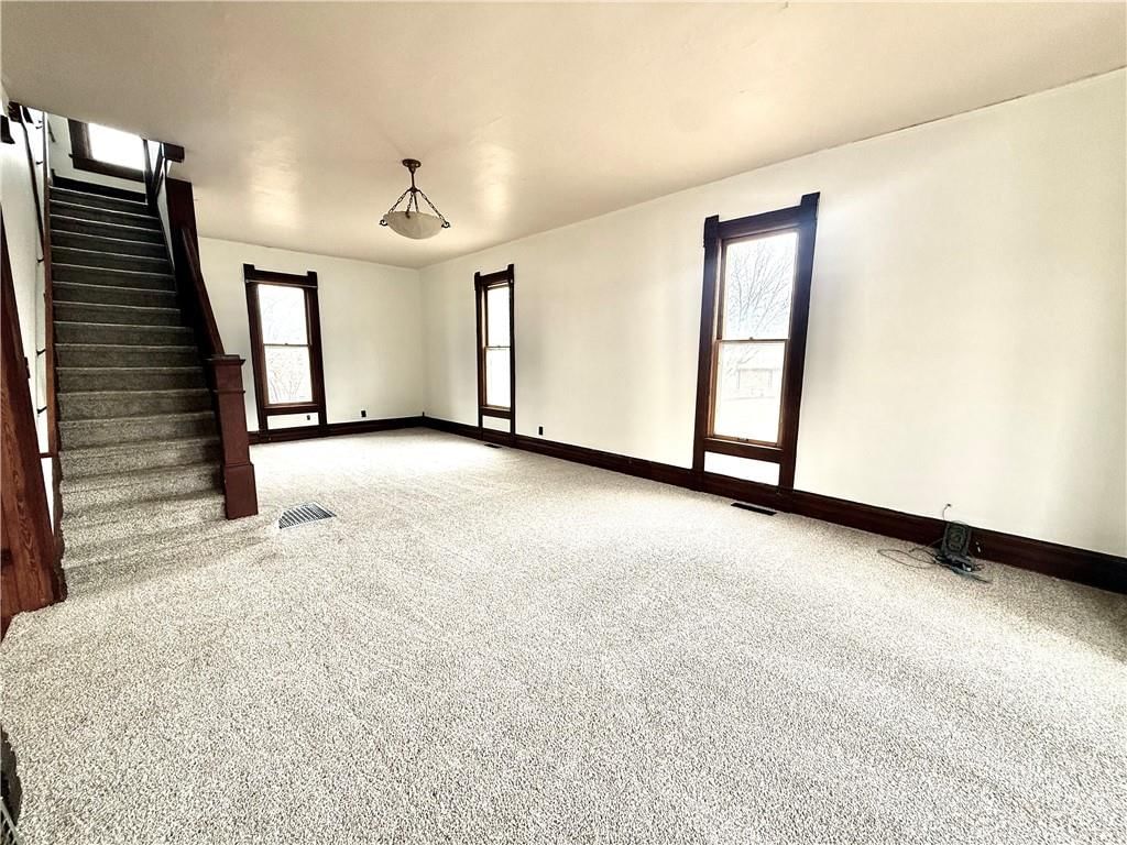 335 E 4TH Street — photo 8