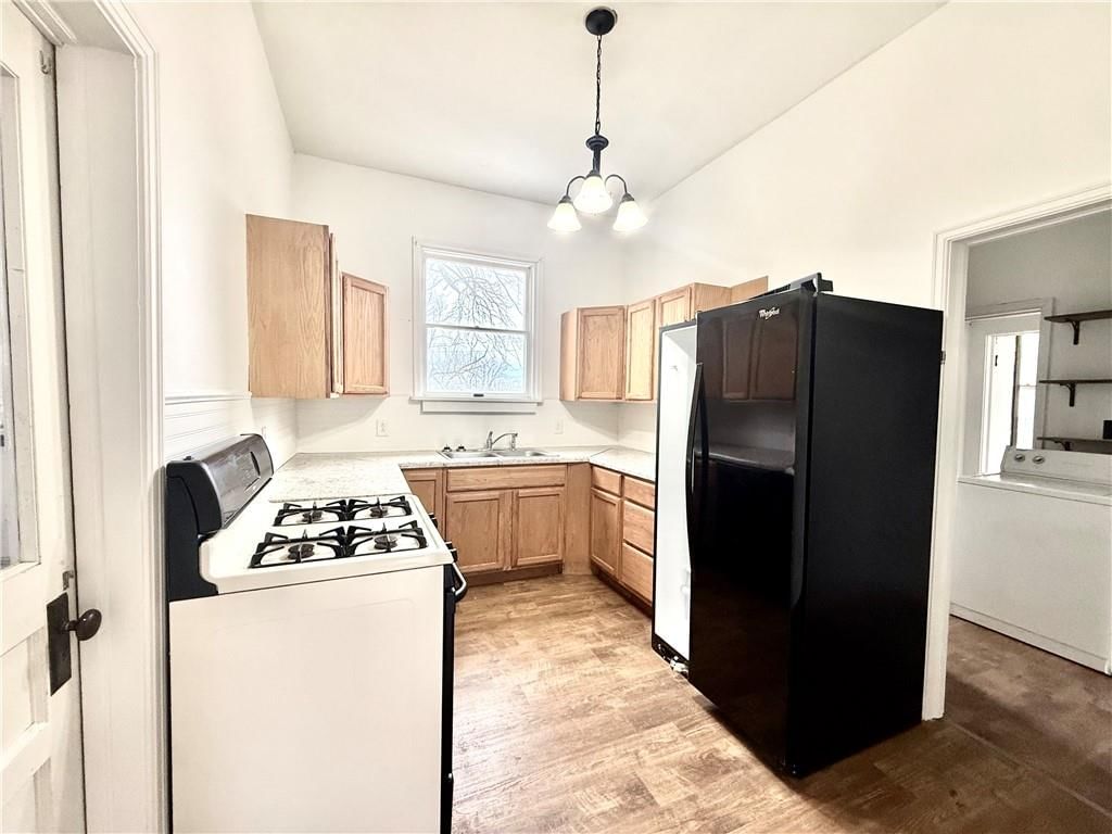 335 E 4TH Street — photo 10