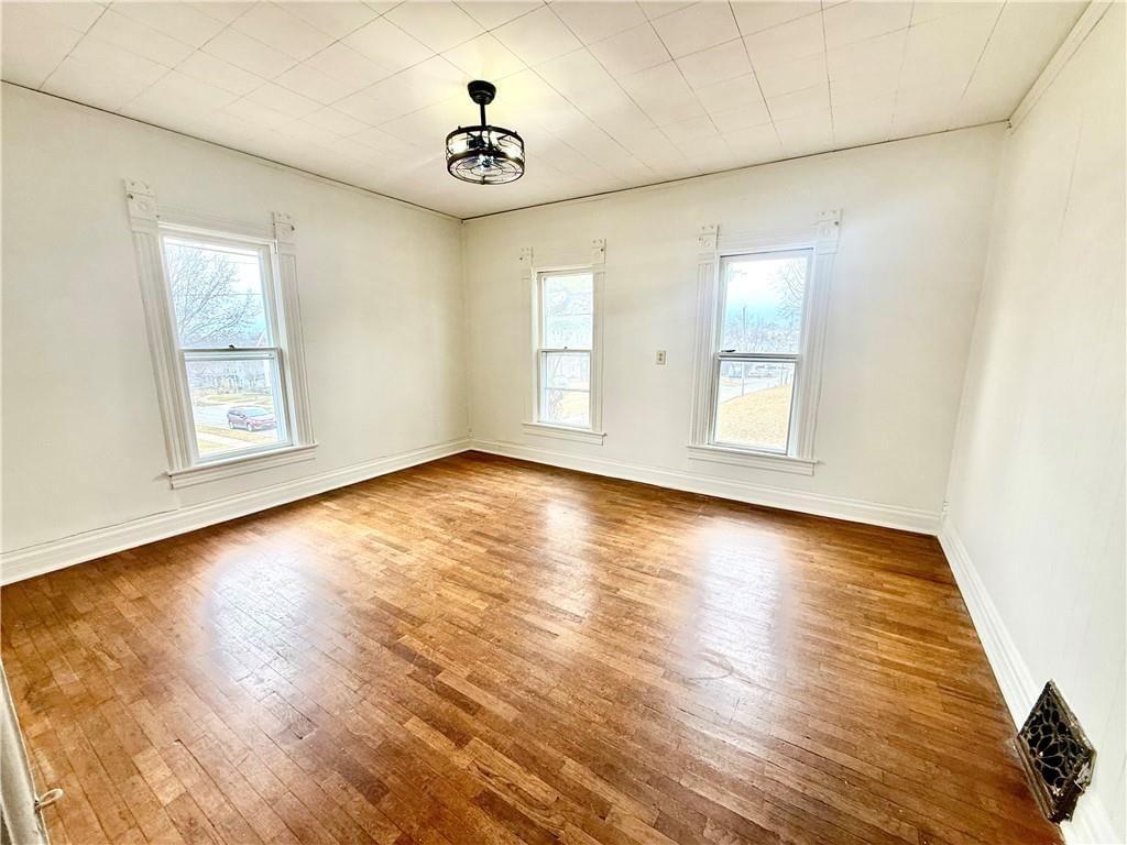 335 E 4TH Street — photo 20