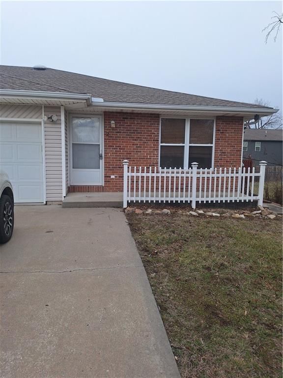 2 W Red Bud Lane — photo 3