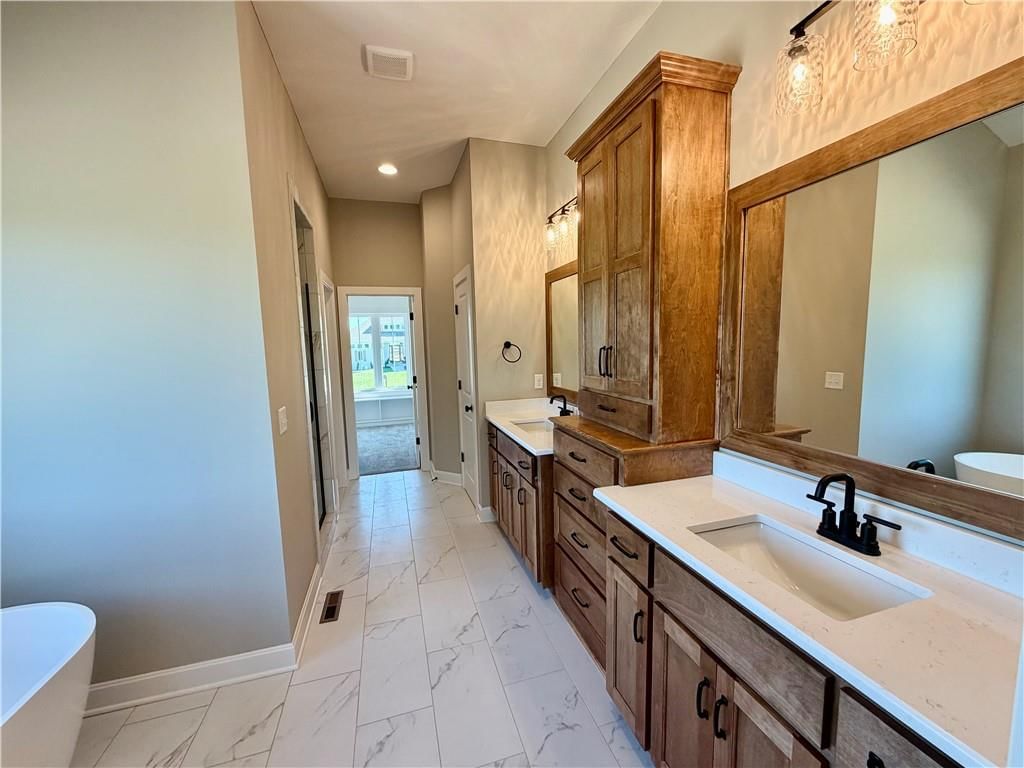 13895 NW 70th Street — photo 9