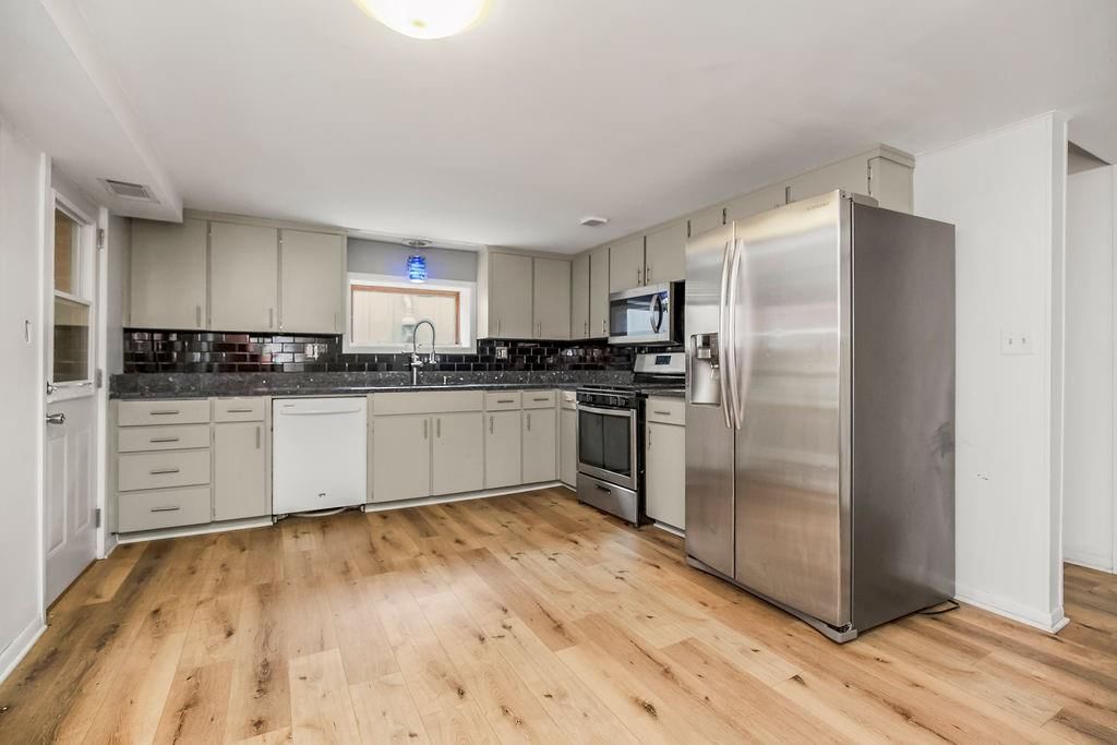 419 NW North Shore Drive — photo 8